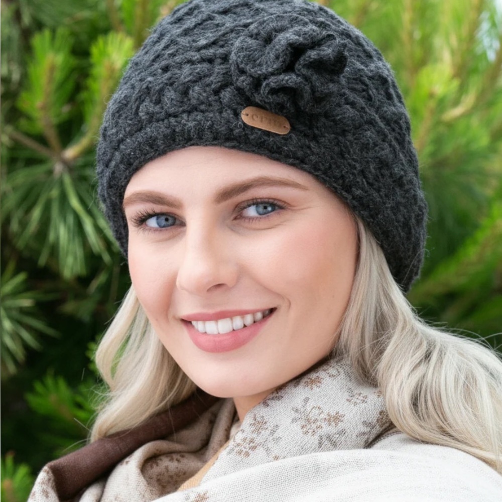 Erin Knitwear NWT Aran Trellis Flower Hat in charcoal gray wool